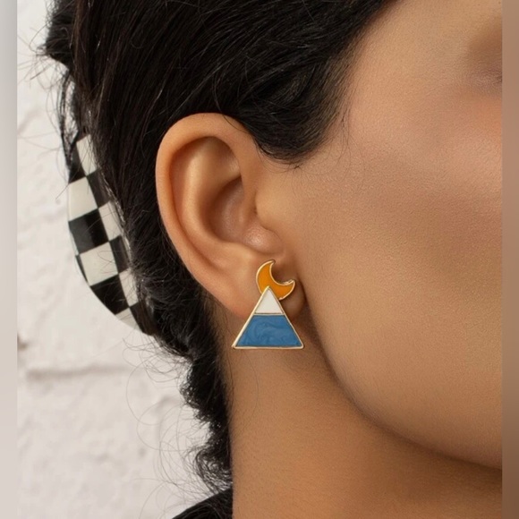 “Crescent Moon Over Mountain Peak” Blue Swirl Enamel Snowcapped Nature Gold Stud - Picture 2 of 6